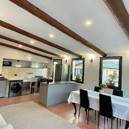 Rock House Apartment *