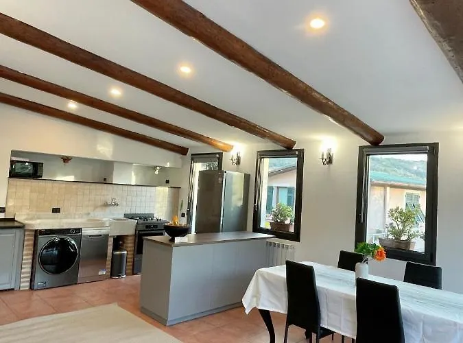 Rock House Apartment *