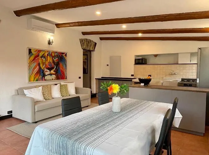 Rock House Apartment *